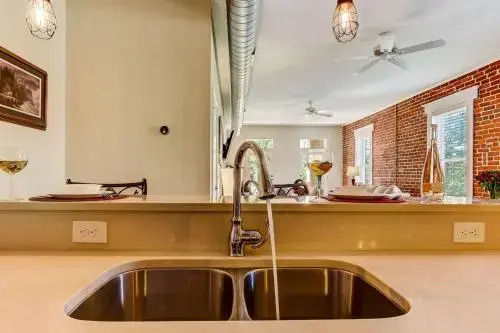JBH 115 W 2nd Apt #3