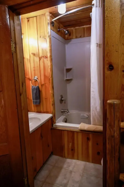 Twin Pines Lodge & Cabins