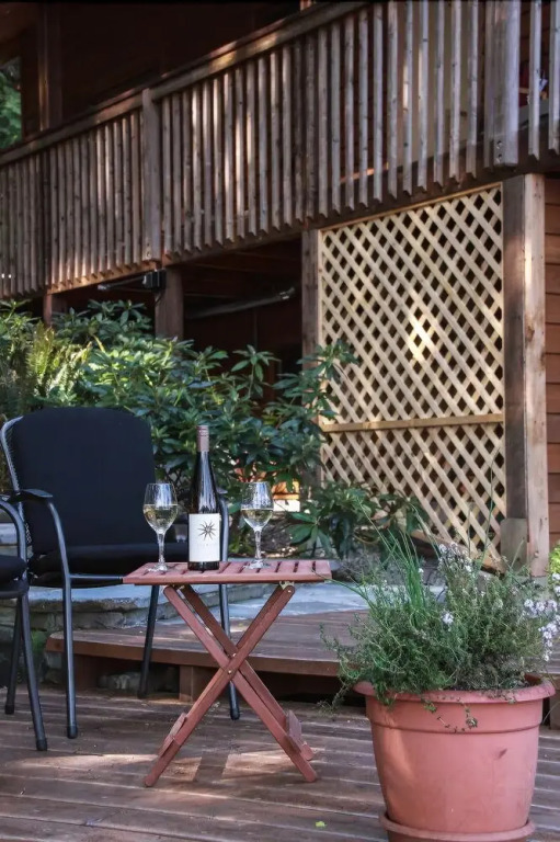 Salmonberry Inn