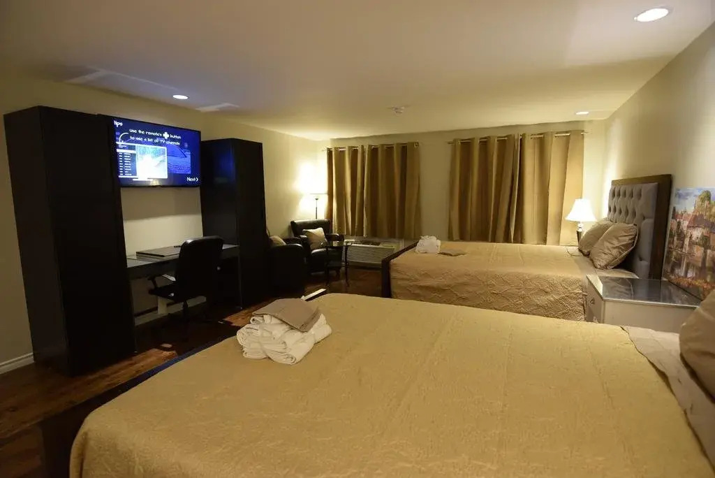 The Lion Inn & Suites