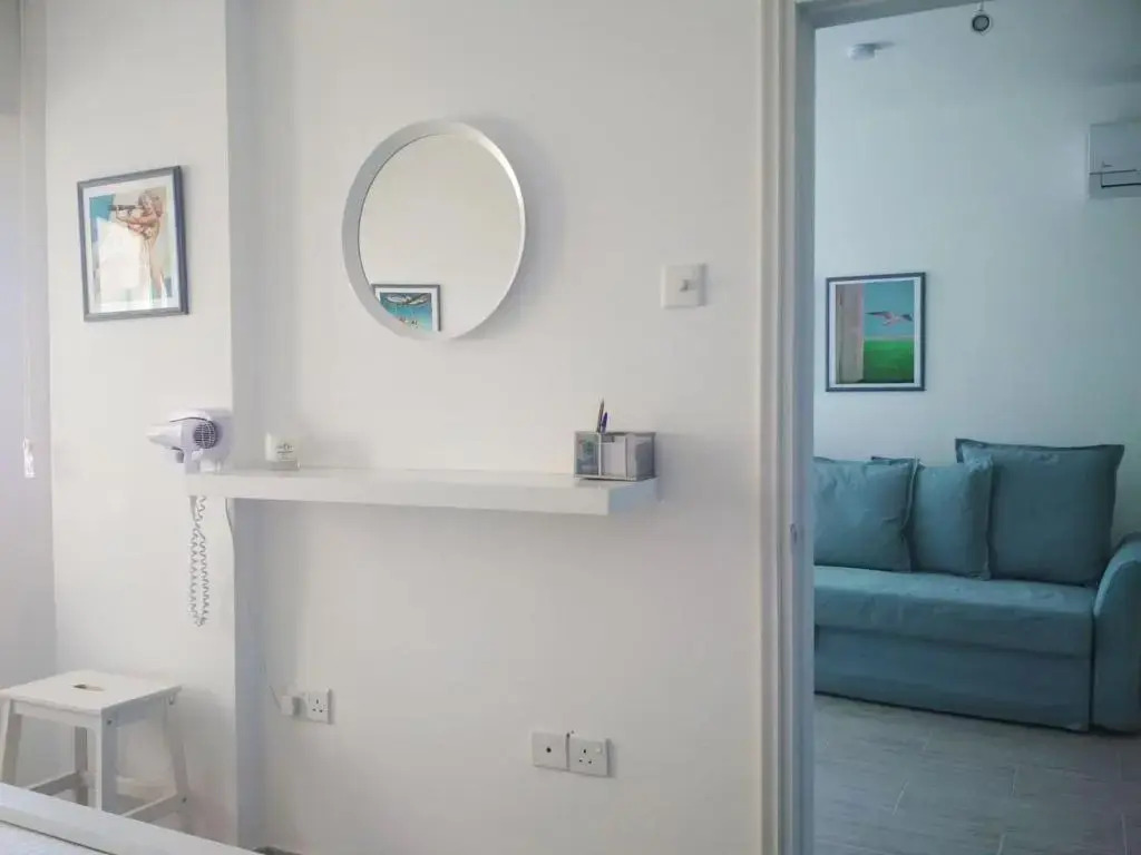 Luxury Penthouse 1BR-Seafront-Seasonal Pool-Central