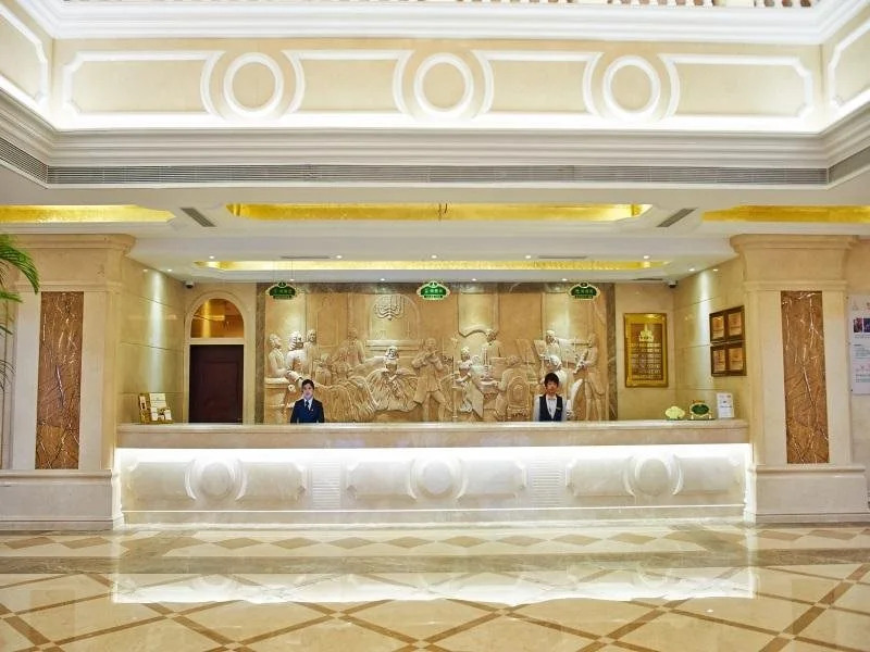 Vienna International Zhoupu Wanda Plaza