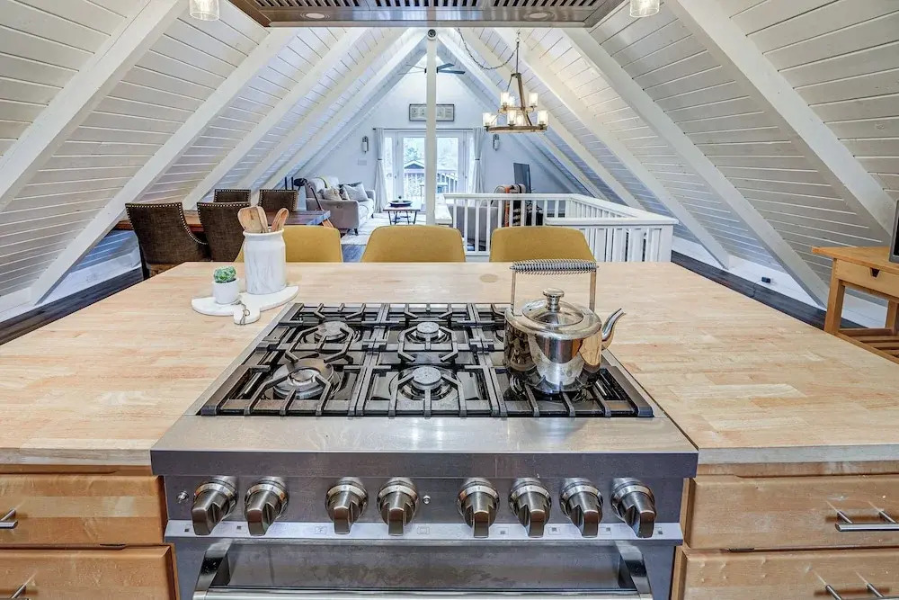 Stylish Bellingham Home w/ Lake + Mountain Views!
