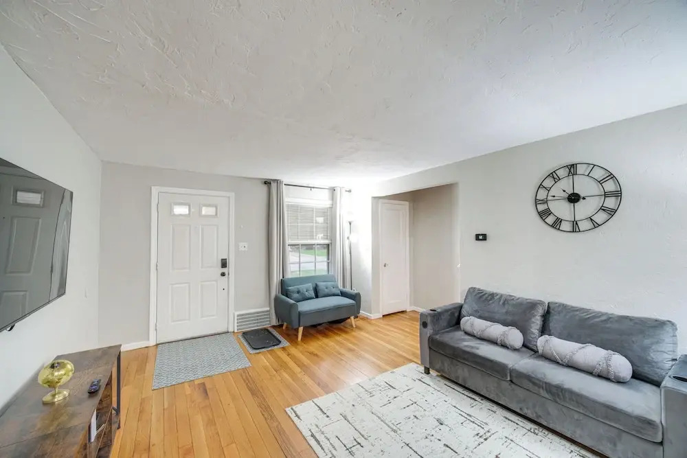 2 Mi to Lake Erie: Home w/ Yard in Euclid!