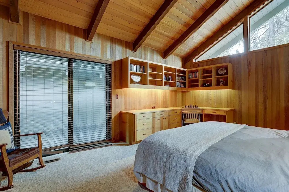 2 Pioneer Home features Brand New Hot Tub and Bikes to Explore Sunriver by RedAwning