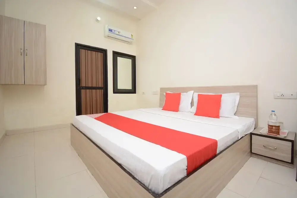 OYO 29034 Hotel Arora Inn