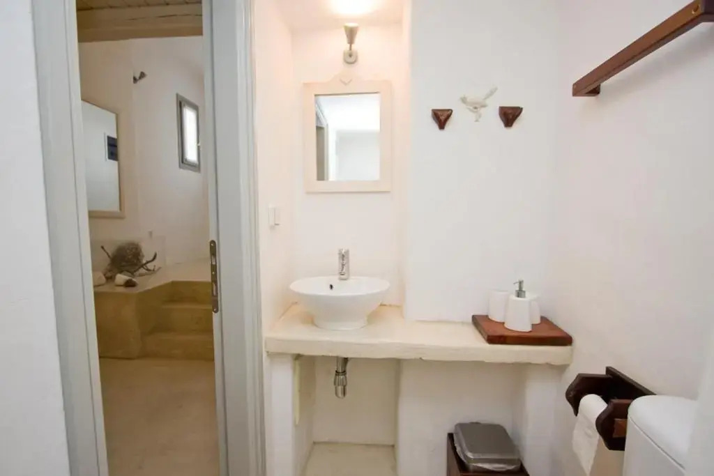 4-bedroom Cycladic Villa with Seaview