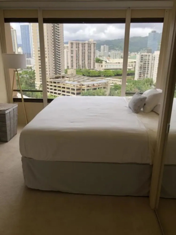 Discovery Bay One Bedroom Condos with Kitchen & Free Wifi