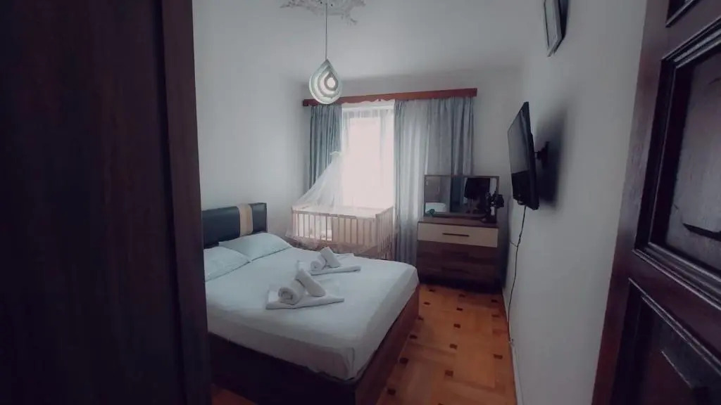 On Khimshiashvili Apartment