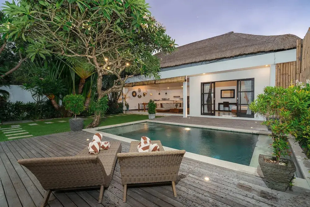 Villa Art Gecko - Tropical 2BR Private Haven in Batu Belig, Seminyak