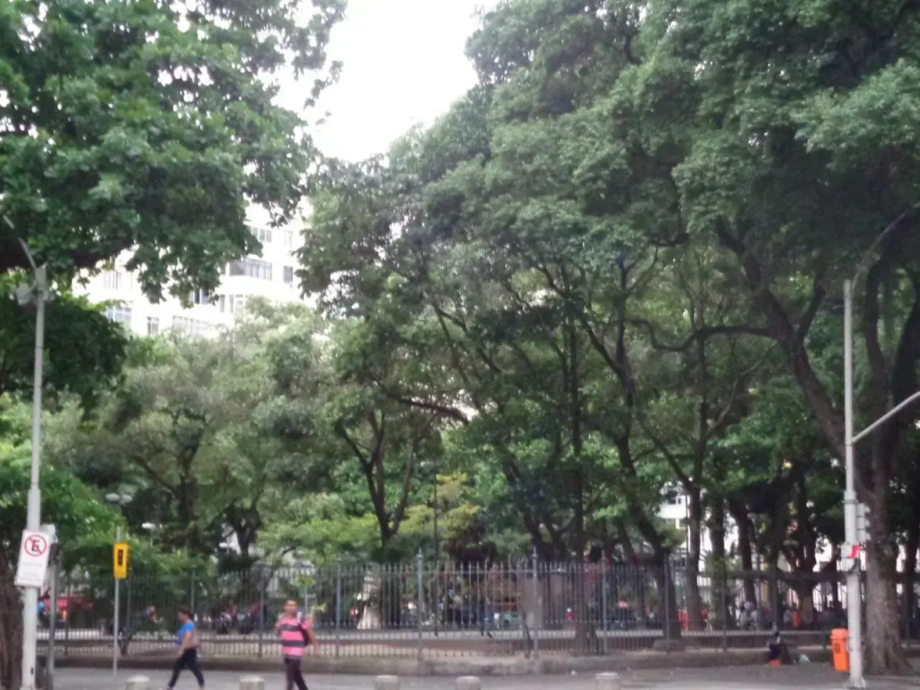Lindo e Barato, Av Copacabana 479/301