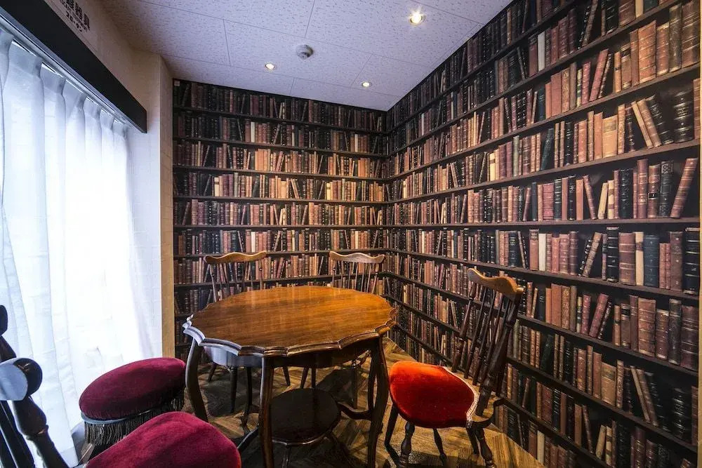 The Wardrobe Hostel Libreria