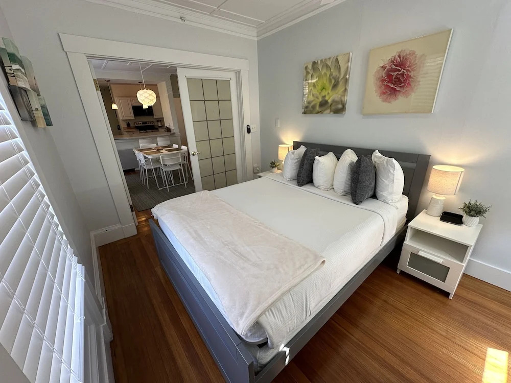 Charming Victorian Home Downtown Newport