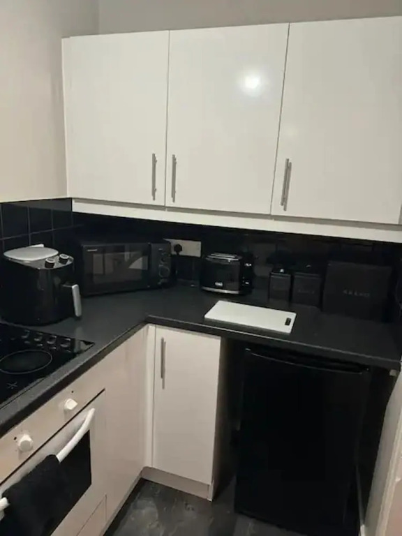3 Floor 2 Bedroom House