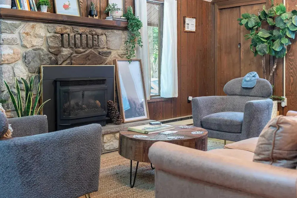 Lakeshore Oasis by Avantstay Private Beach, Views, Hot Tub, Volleyball