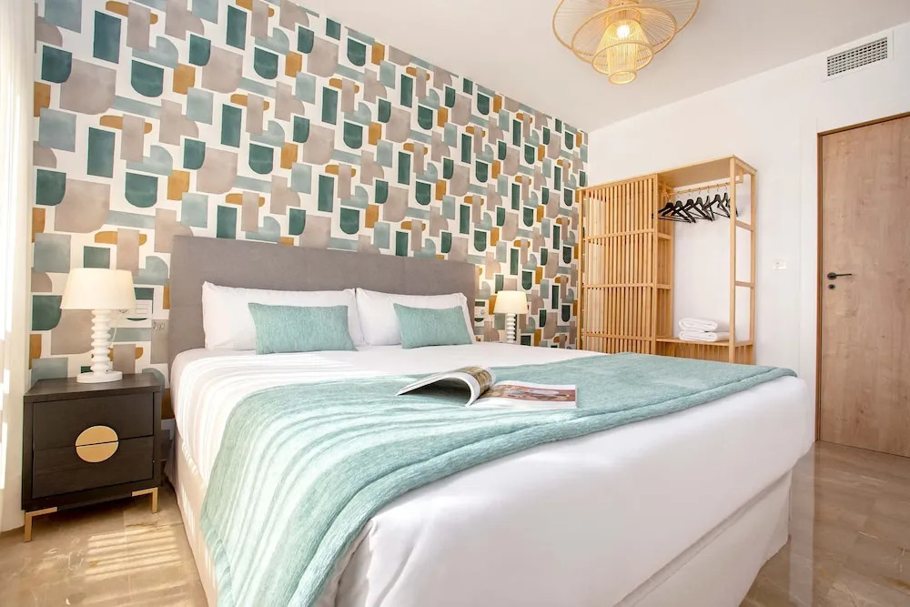 Luxury Apartment in City Center Puerta Real II
