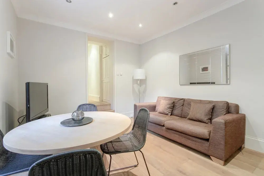 Bright Garden Flat in North London
