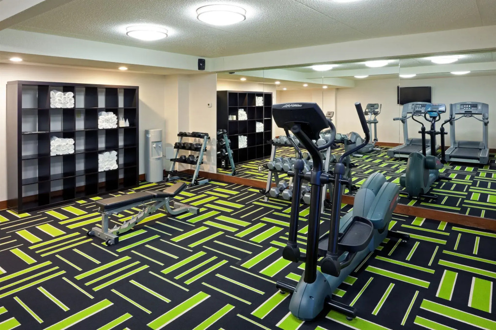 Holiday Inn Oakville Centre by IHG