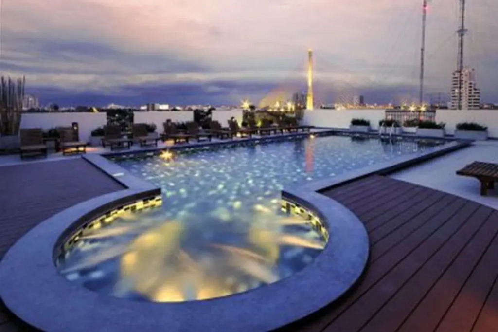 The StandardX, Bangkok Phra Arthit