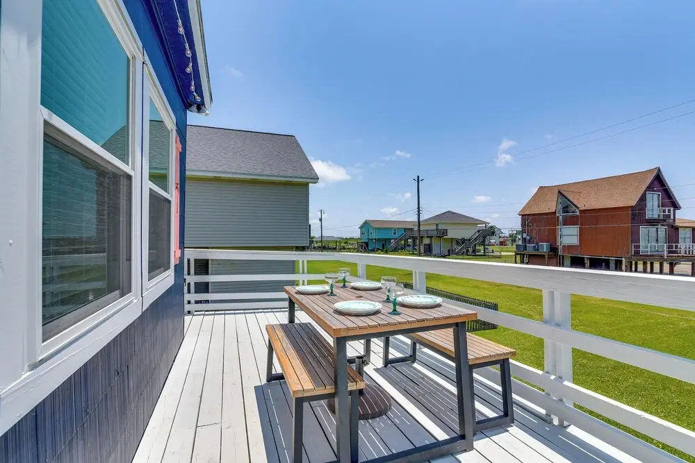 1 Mi to Shore: Bright Jamaica Beach Getaway!