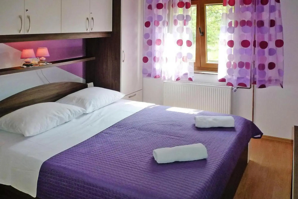 Apartment PINK in Starigrad Paklenica only 200m from the sea