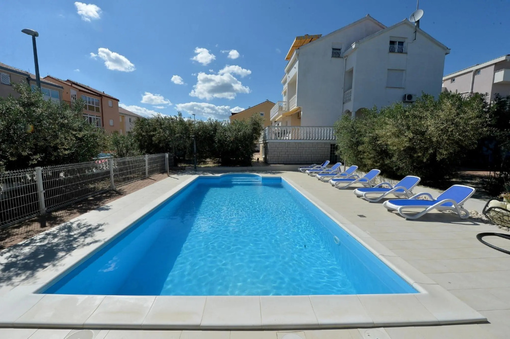 Olive Garden - Swimming Pool - A2