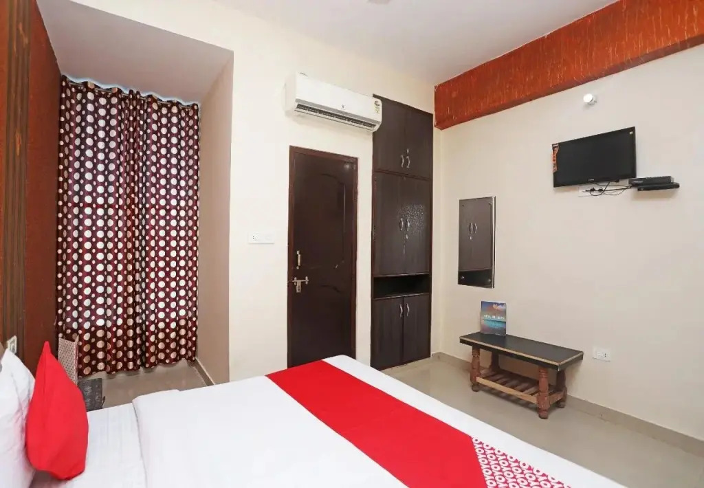 Oyo 17357 Hotel Royal Touch