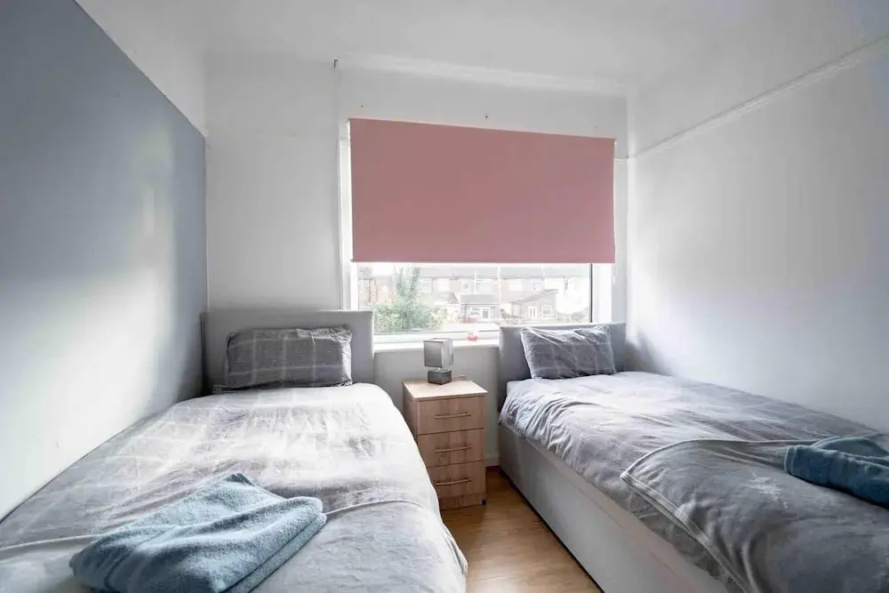 Modern 2-bed House Liverpool Close to Aintree Hosp