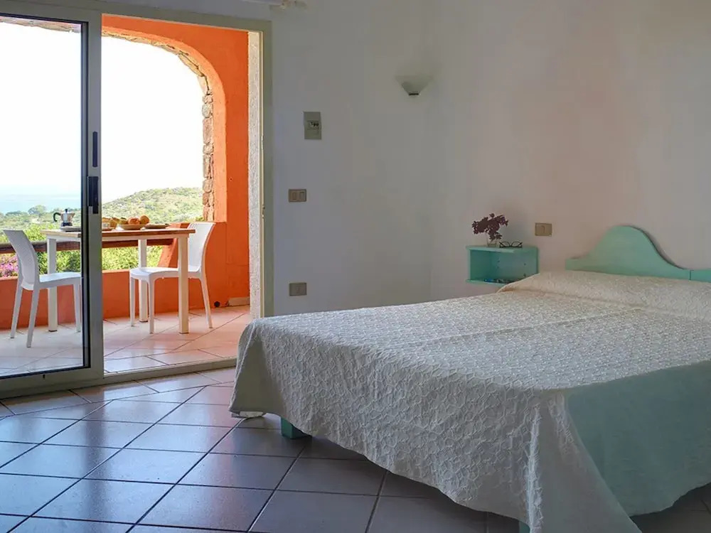 Comfortable apartment with sea view and balcony or terrace