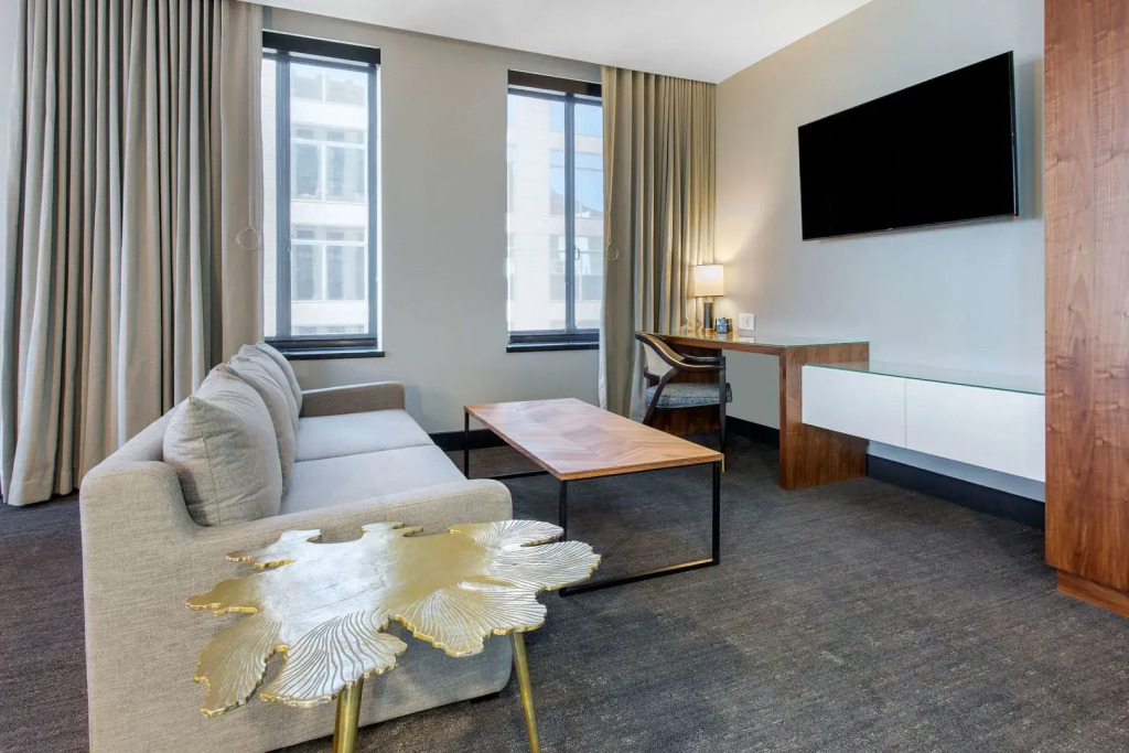Renaissance Saint Elm Dallas Downtown Hotel