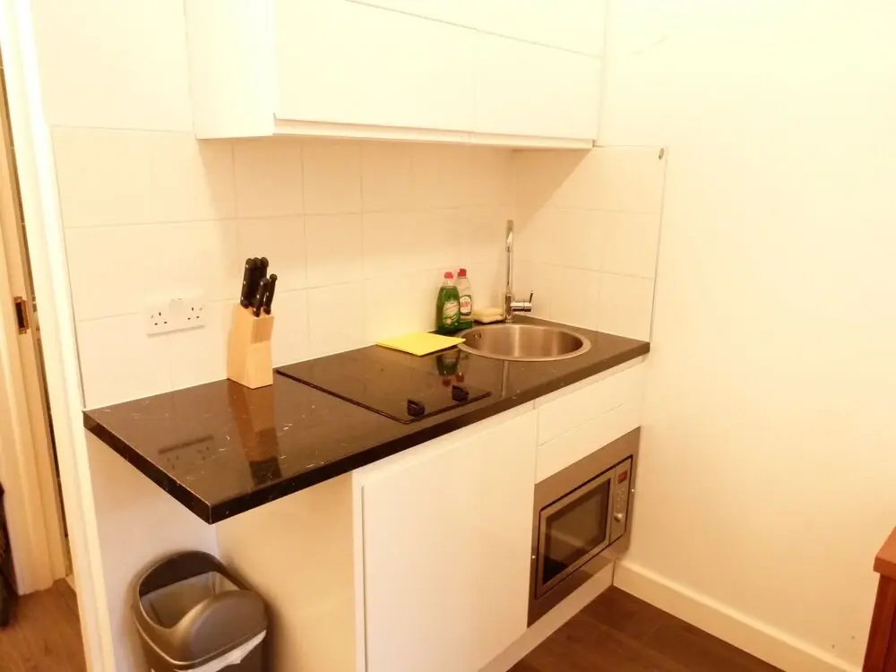 SS Property Hub - City of London Apartment Studio 4