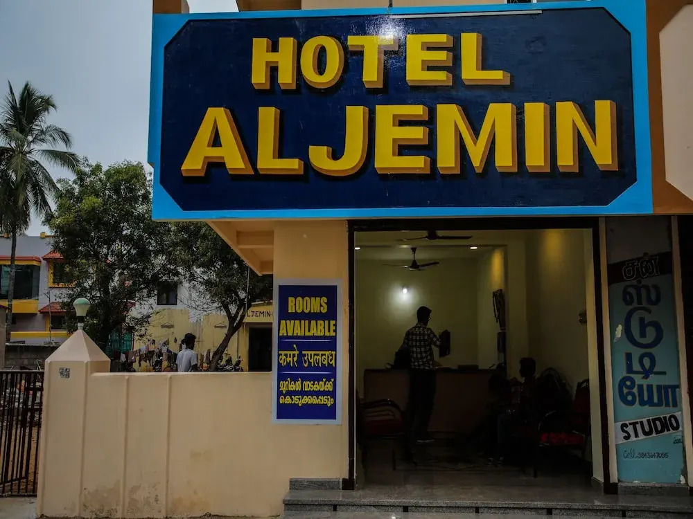 Oyo 26646 Hotel Aljemin