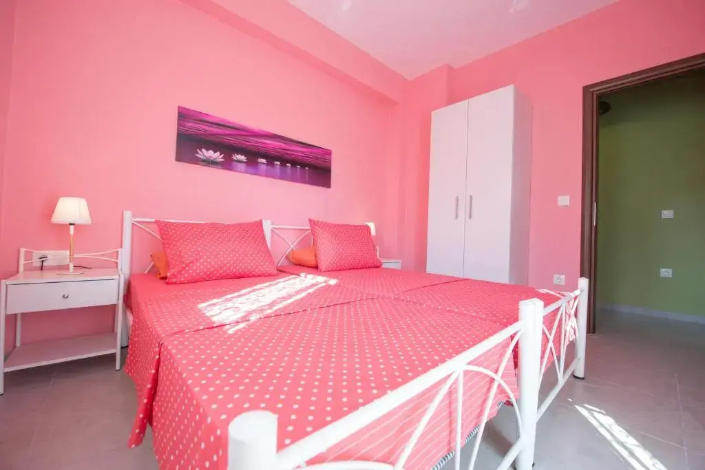 Roxanis Apartments