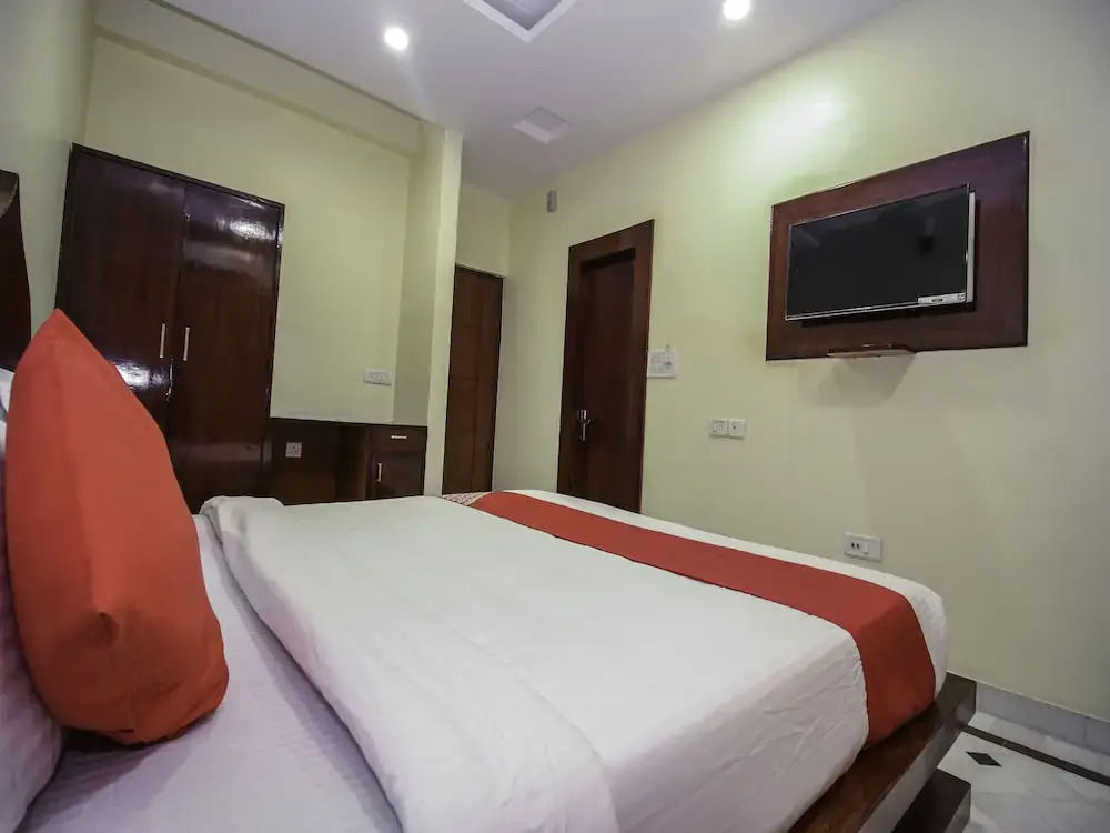 OYO 16854 Hotel Alba Inn