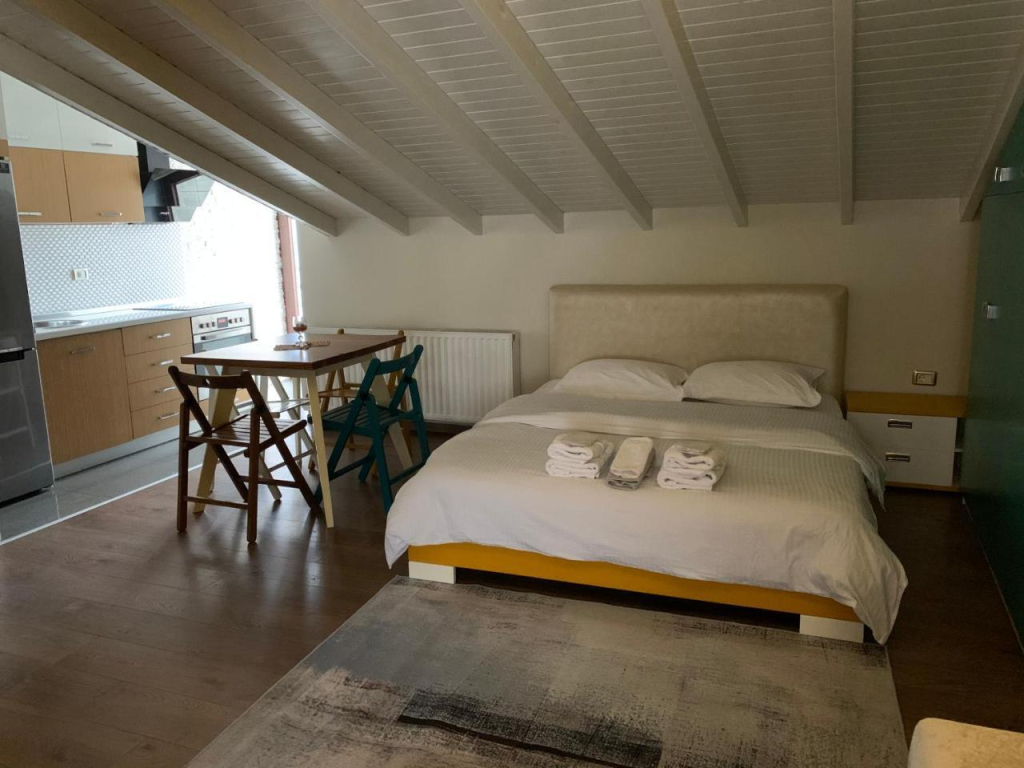 Guest House People