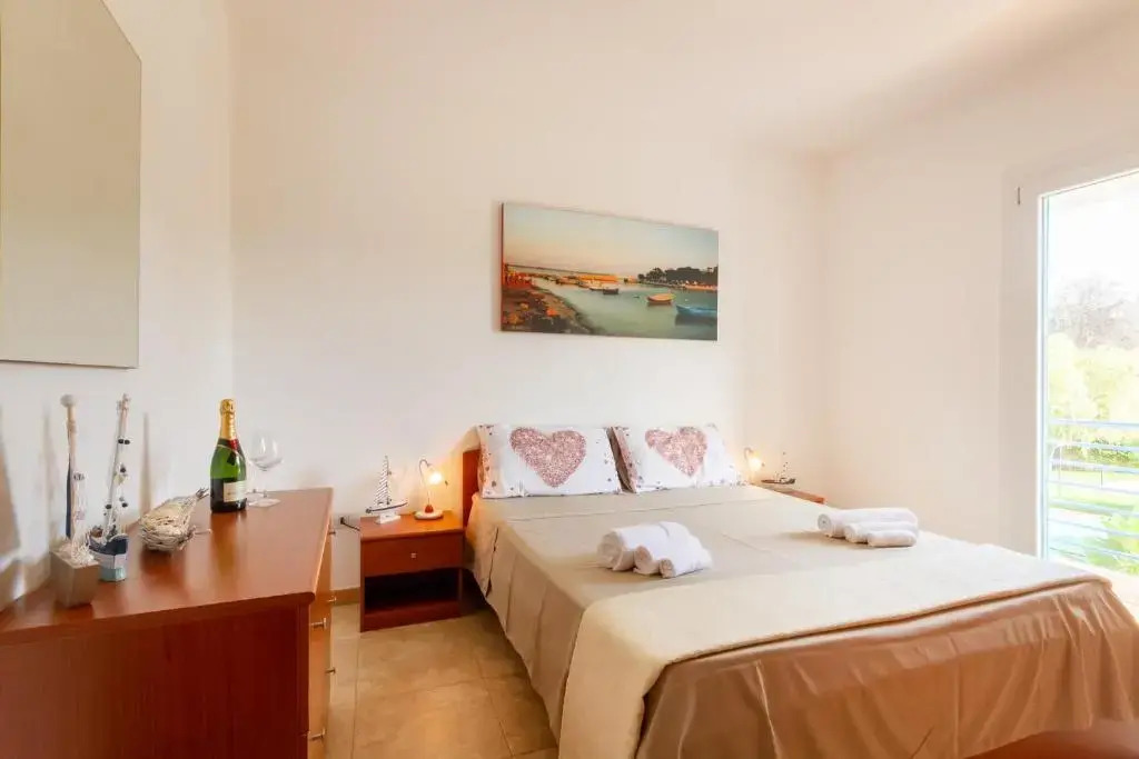 Luxury Holiday Home With Swimming Pool in Torre Lapillo