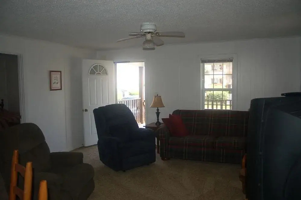 2055-1 Donna Kirk, Down Front - 2 Br Apts