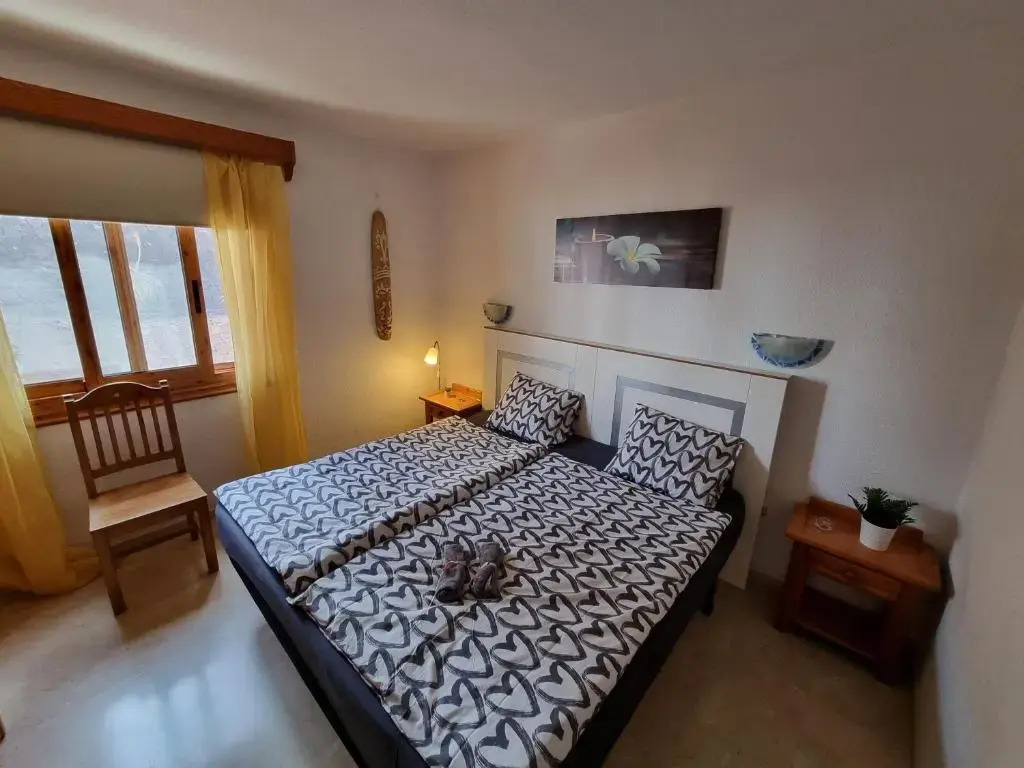 Casa Playa del Duque 2 in 1st sea line directly at the beach, heated pool, Wifi