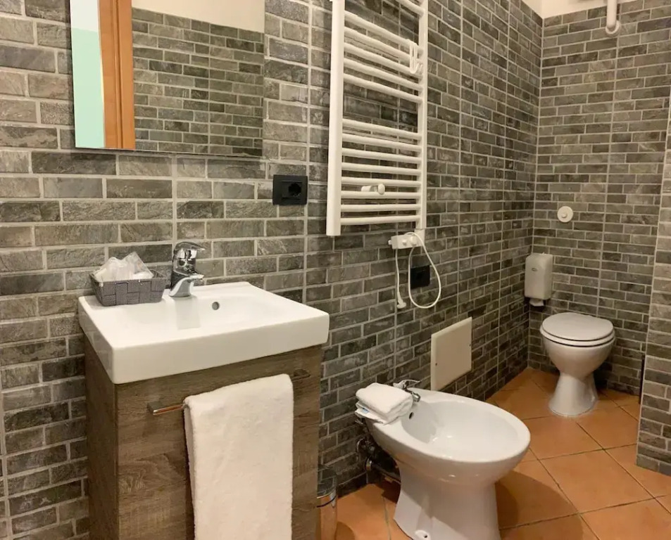 Guest House Virginias Rooms-Private free Parking and Top Carignano District