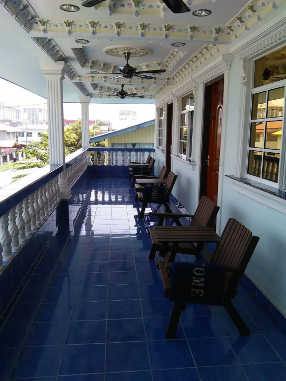 Ben & Roz Inn