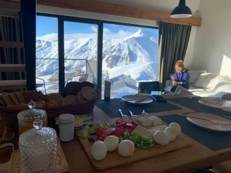 Mariam's Stunning and Sunny Apt