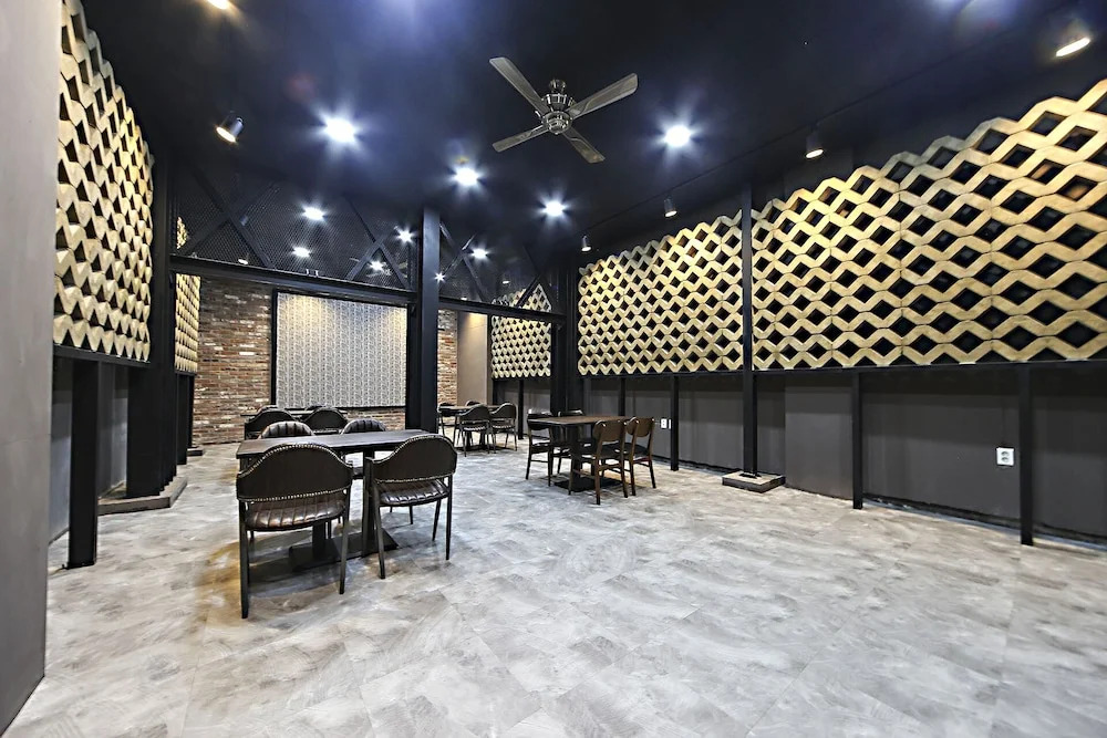 Masan Almond Hotel