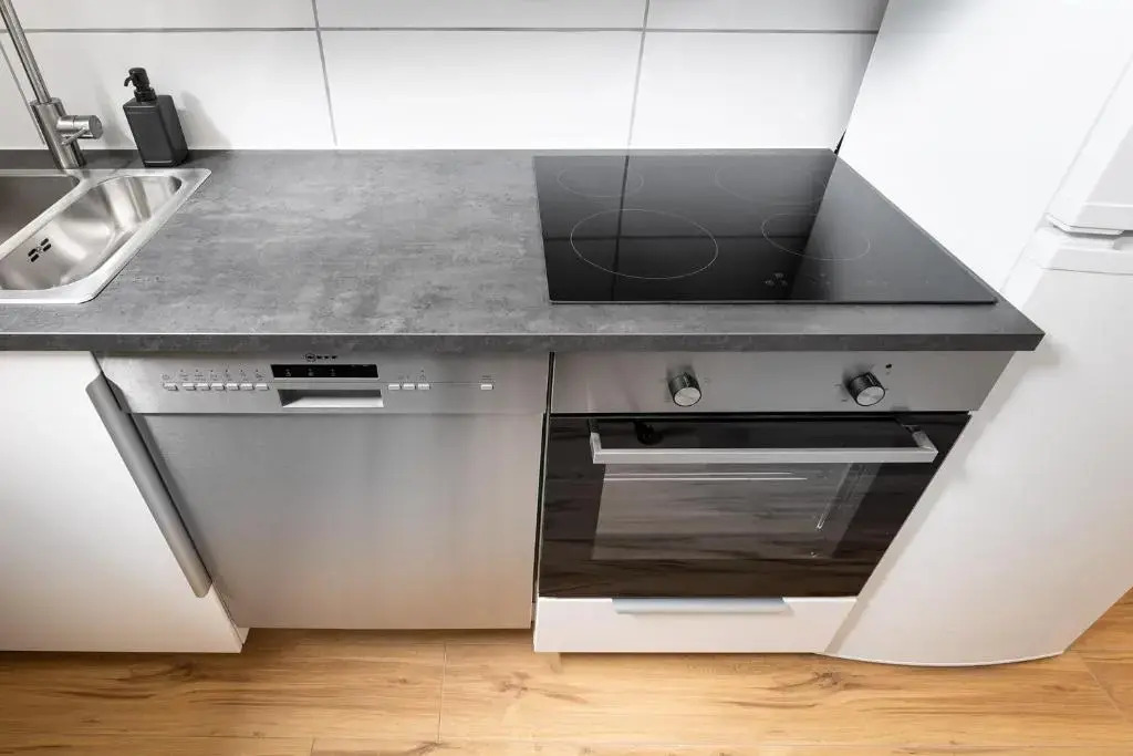 Big Central Apartment near Rotkreuzplatz with 3 BR for 12 PAX