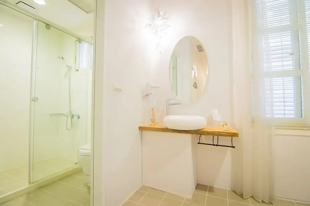 ibebe Light French B&B