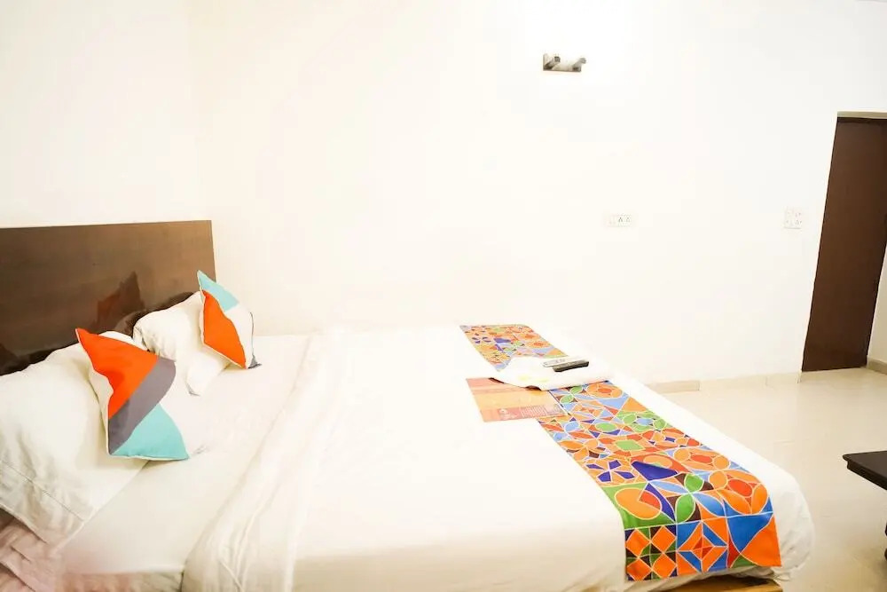 Roomshala 011 Hotel Oscar