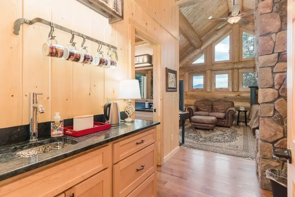 Mounticello Log Cabin - 4 Br Home