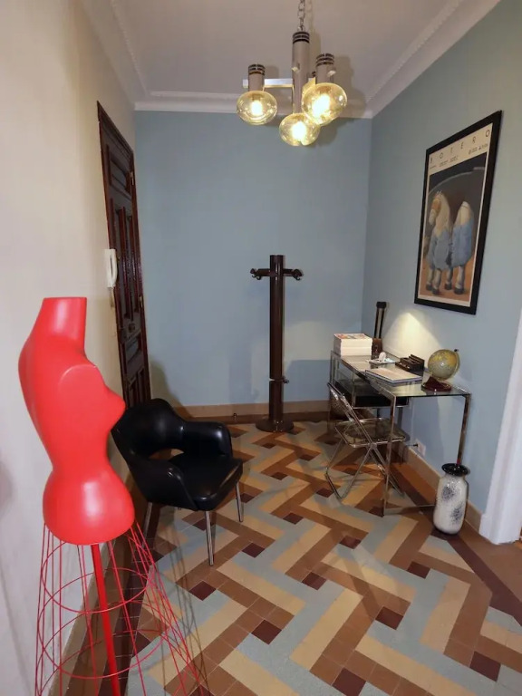 Annecy elegant downtown lakeview apartment
