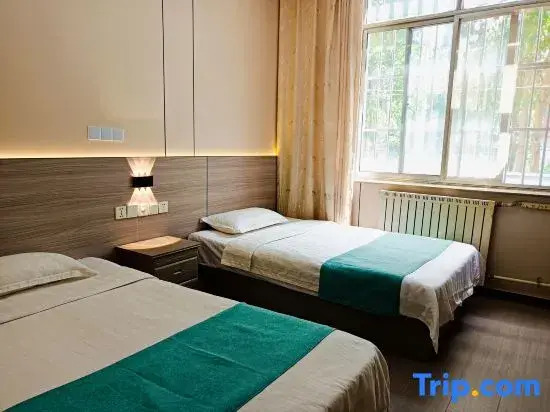 Feixian Tongyue Hotel (Oriental Shopping Plaza)
