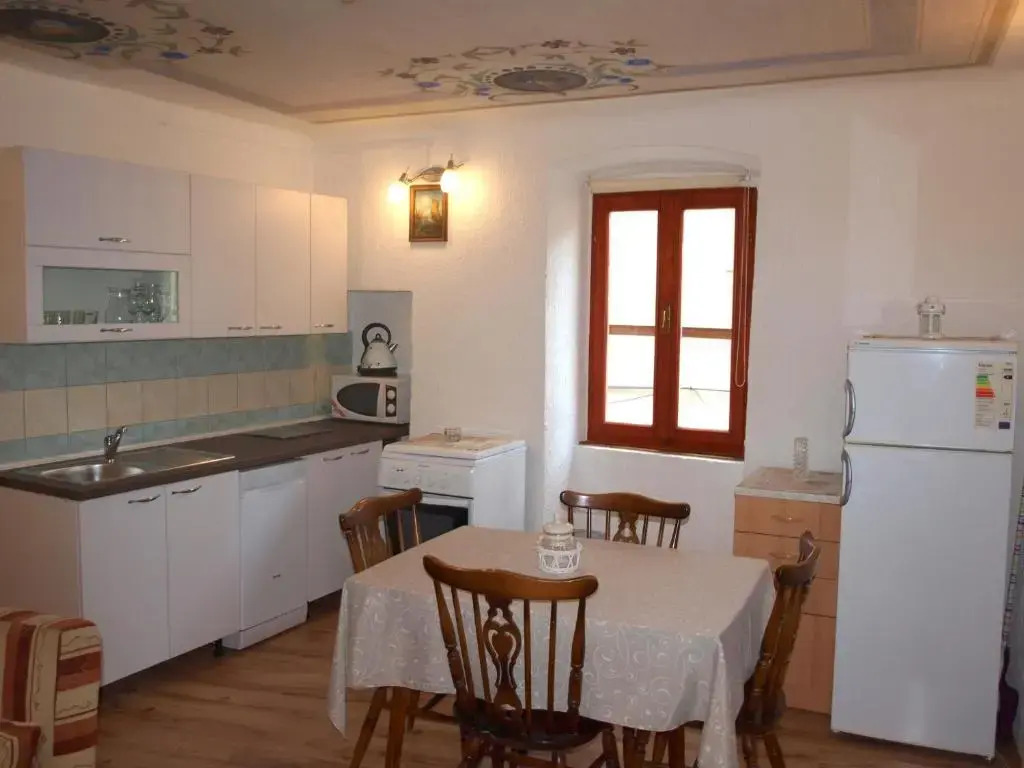 Apartment 52