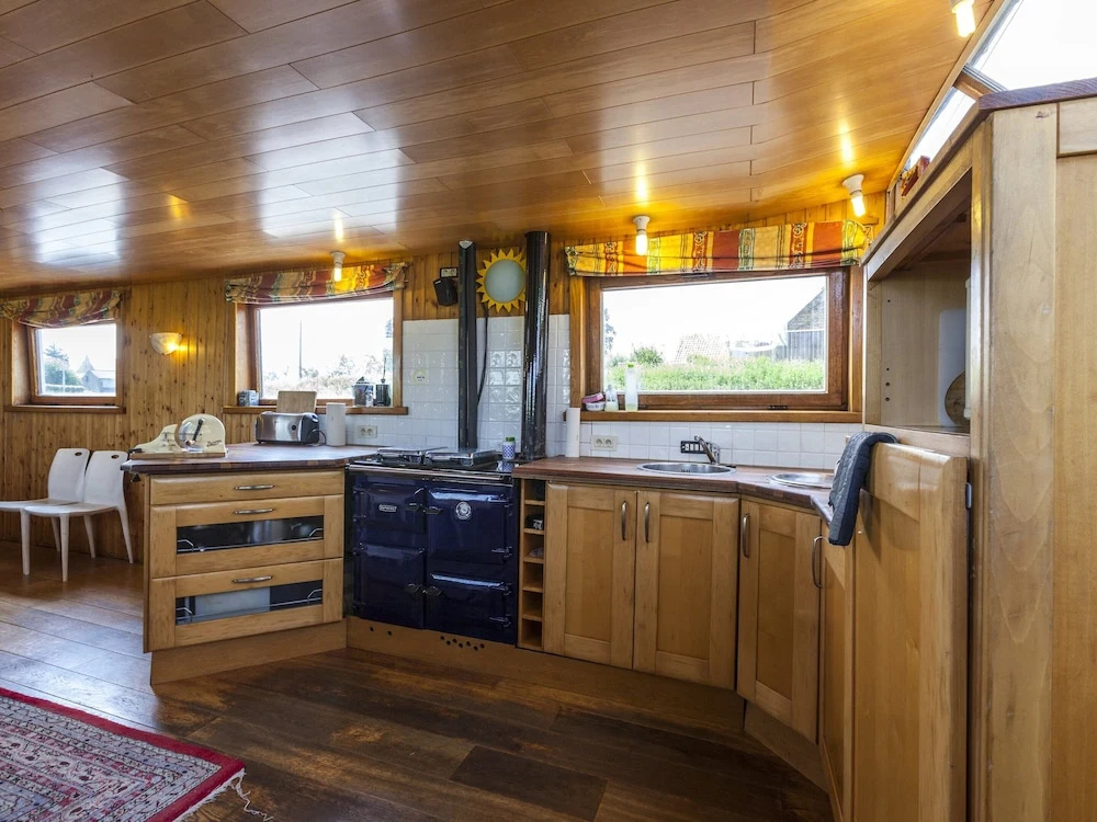 Boat Getaway Near Lake